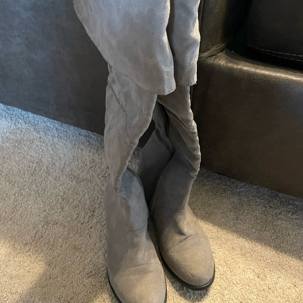 Women's Gray Suede Boots